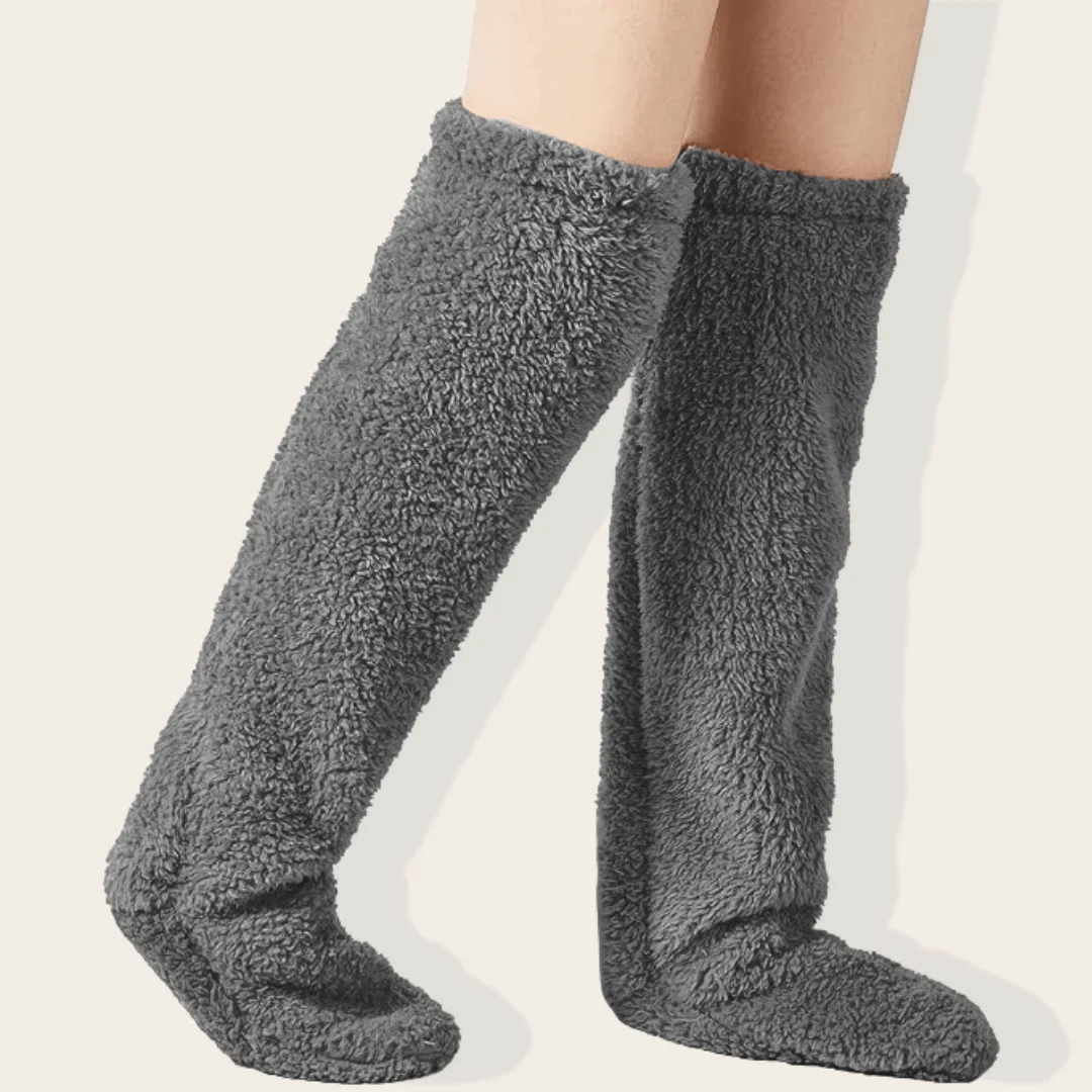 Fuzzy Socks Black-tuya